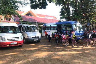 Học sinh khối 5 trường Nguyễn Văn Trỗi đi tham quan dã ngoại